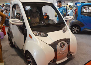 白色電動汽車