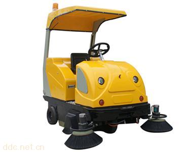 1850电动驾驶式吸尘扫地车