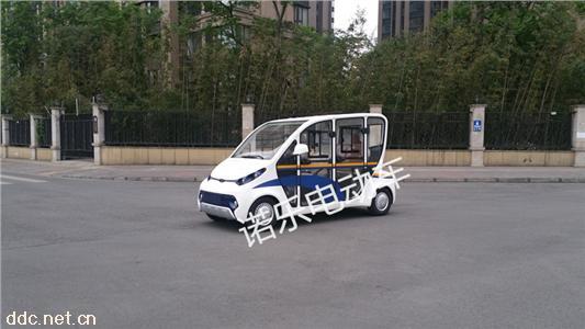 四座封闭式电动车