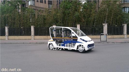 四座封闭式电动车