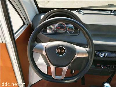 4座封闭电动巡逻车