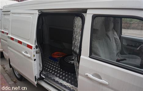 中海龙电动厢式面包车