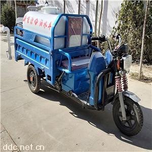 电动三轮洒水车