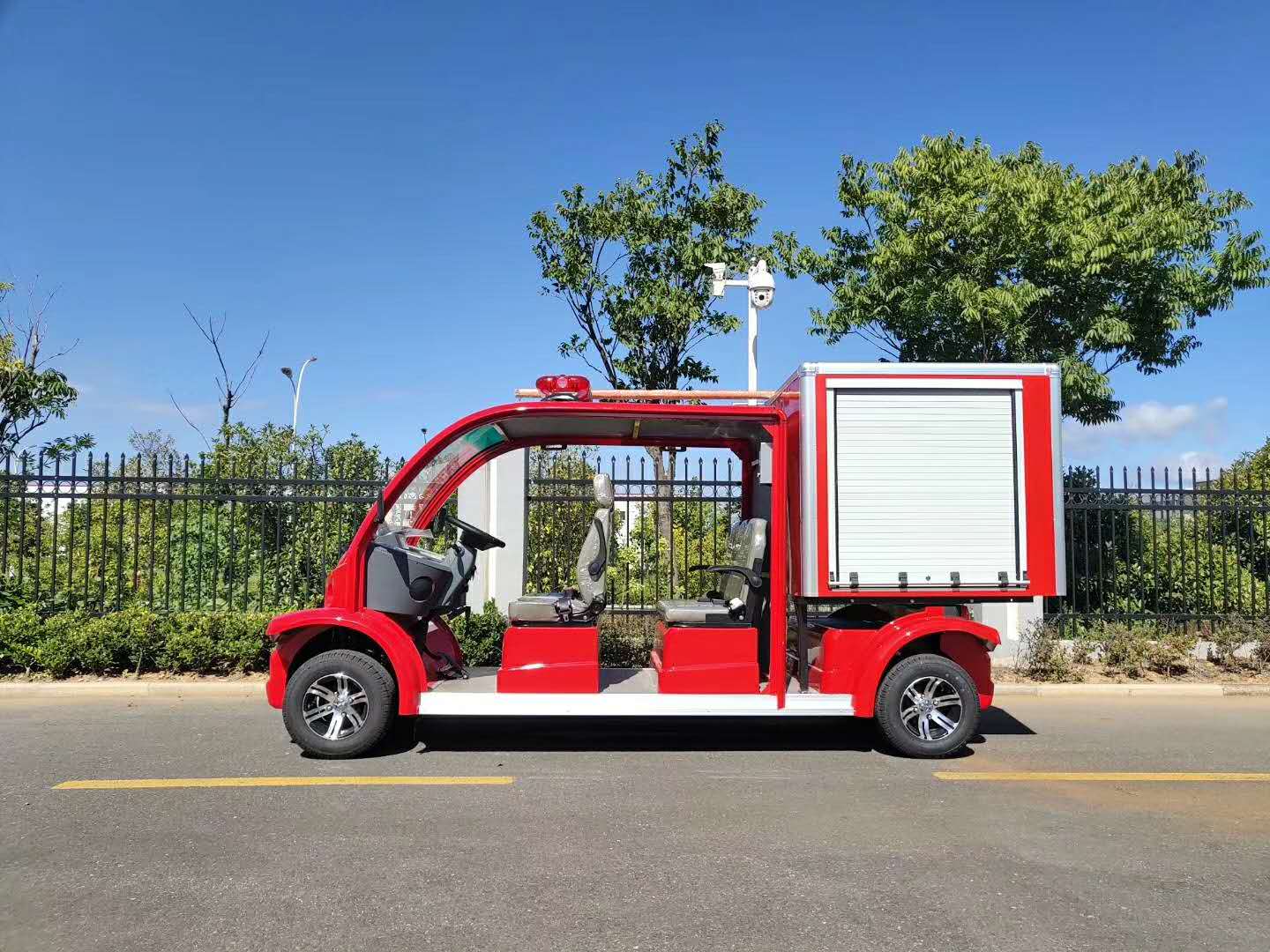 双排电动消防工具车